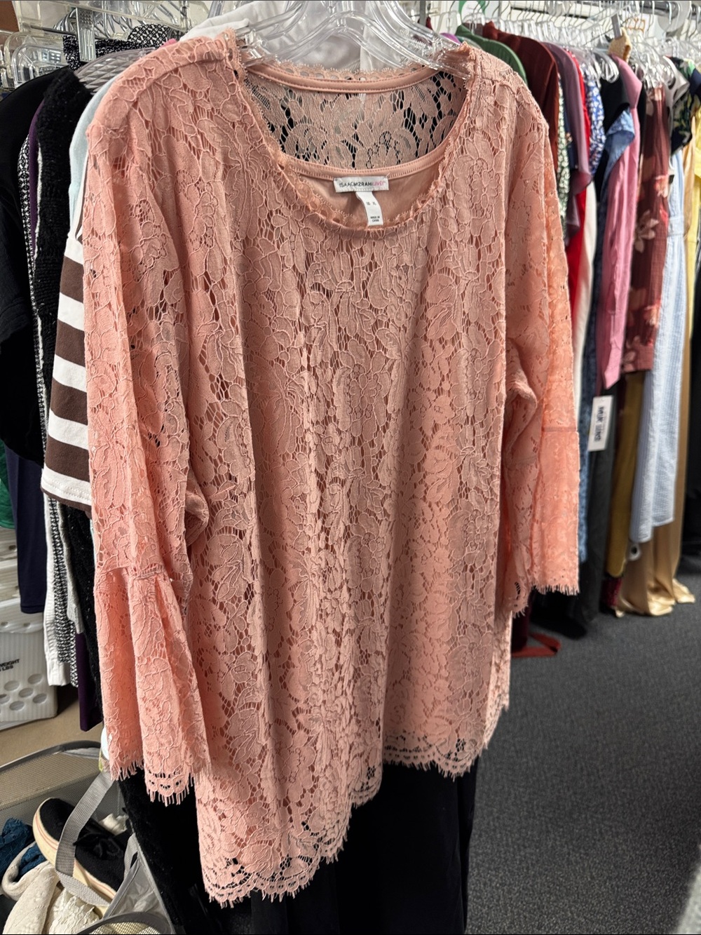 Isaac mizrahi lace top xl // 091911